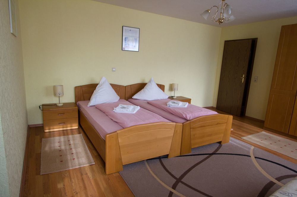 Hotel Adria Stuben Urbar  Extérieur photo