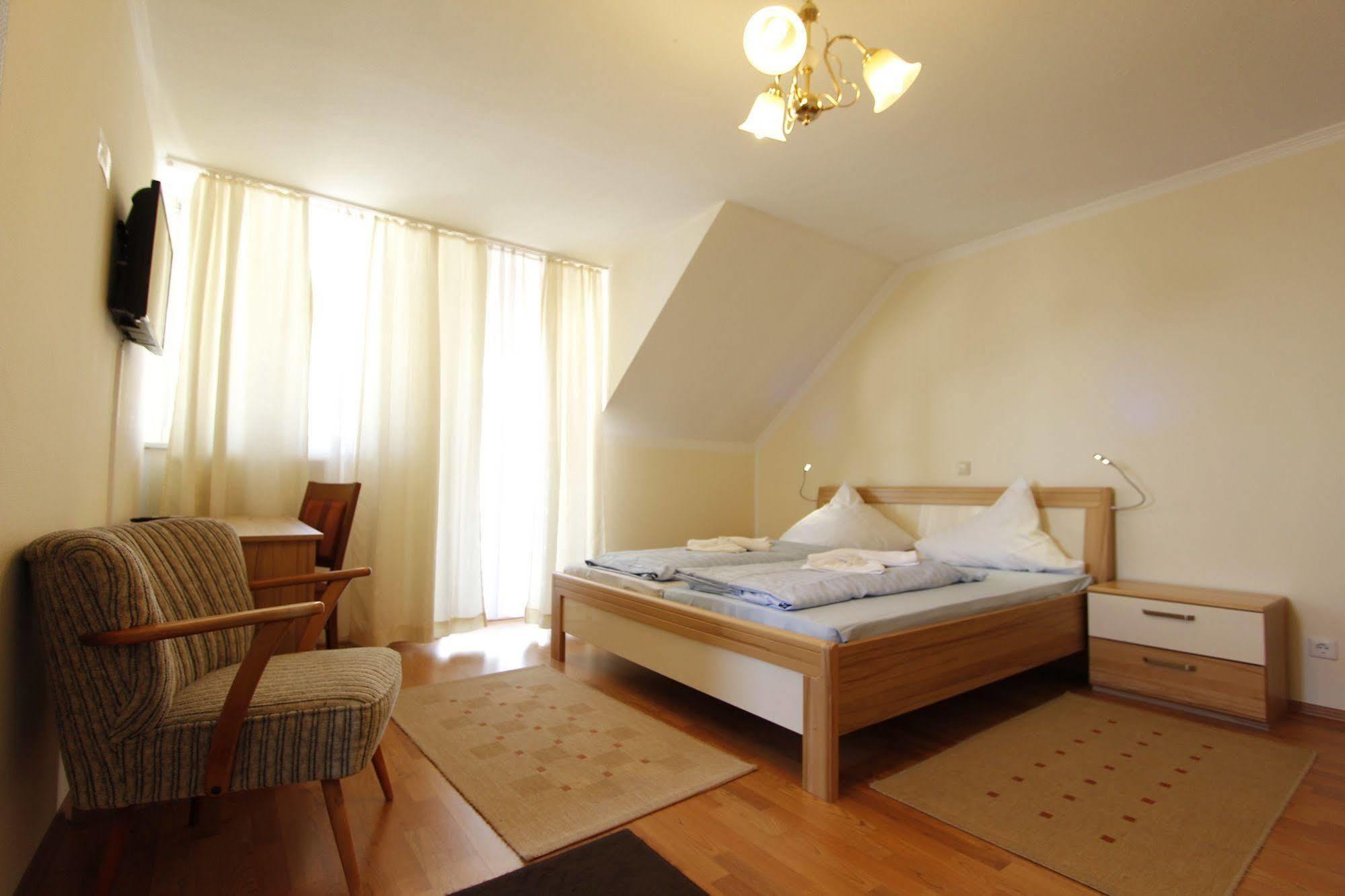 Hotel Adria Stuben Urbar  Extérieur photo