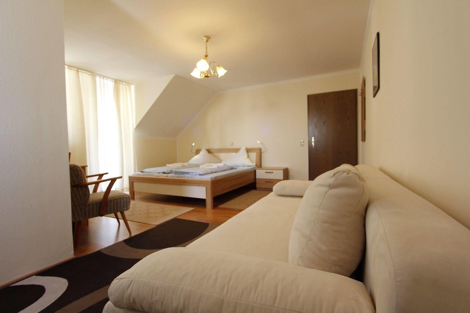 Hotel Adria Stuben Urbar  Extérieur photo