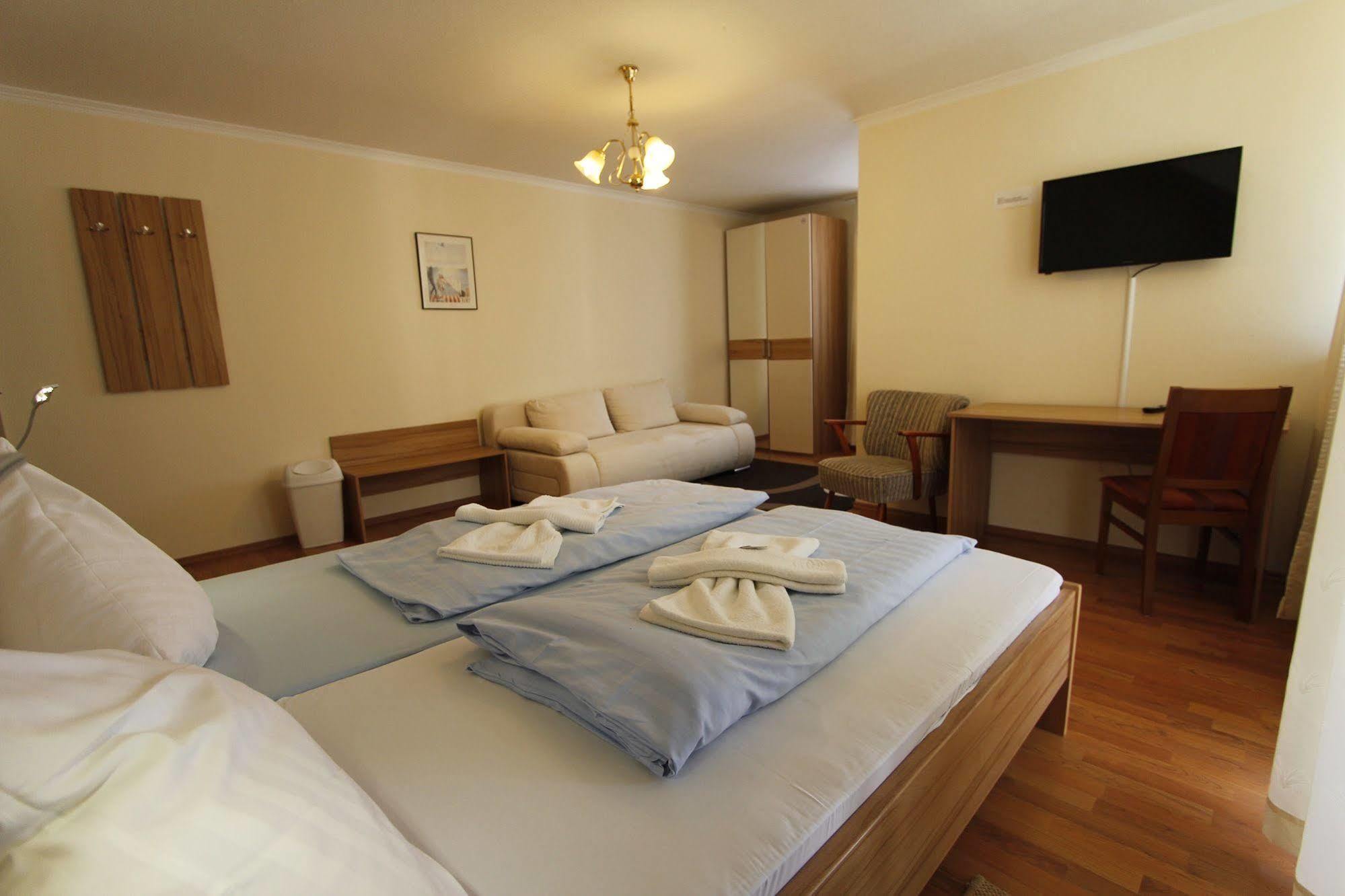 Hotel Adria Stuben Urbar  Extérieur photo